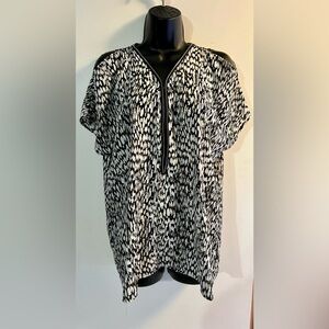 Valerie Stevens Super cute cold shoulder ladies blouse